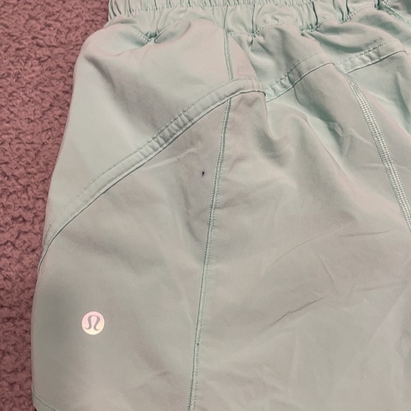 Lululemon Track That Mid-Rise Lined Short 5"
Wild Mint size 4 - Picture 6 of 7